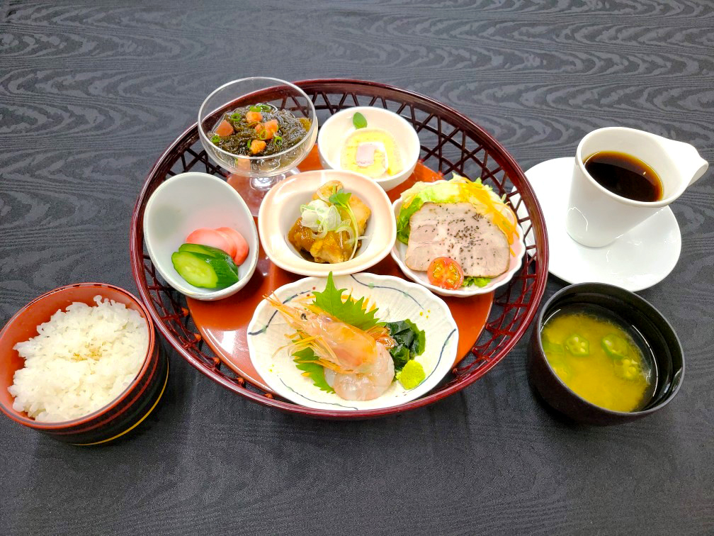 Cセット(鶏のから揚げ柚子ソース他)