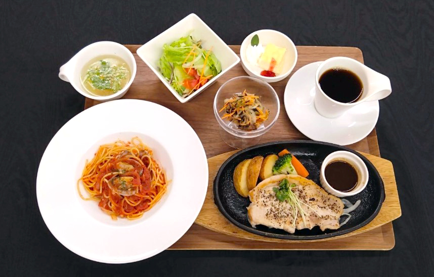 2025年5月店長おすすめメニュー 「ポークソテーとアサリのトマトパスタセット」
