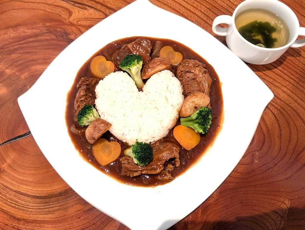 柔らかビーフたっぷりのビーフシチューライス スープ付