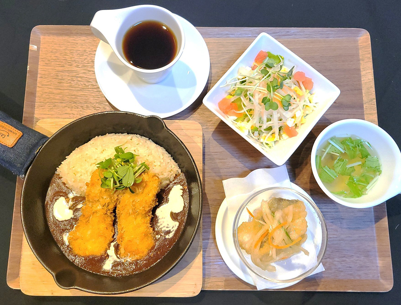チキンカツとガーリックライスのハヤシ風