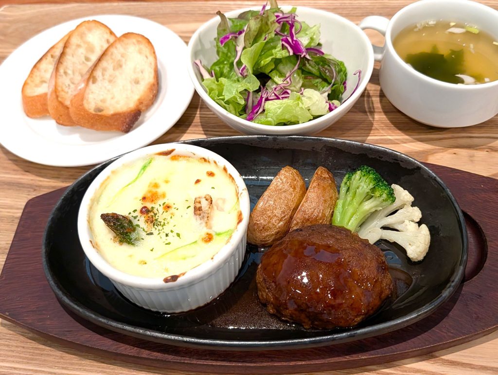 旬のアスパラと県産ベビー帆立のグラタンとライアンハンバーグのハーフハーフセット