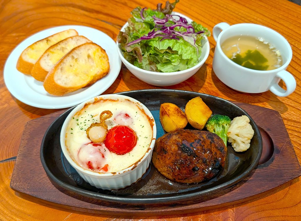 県産ベビー帆立とトマトのグラタンとライアンハンバーグのハーフハーフセット